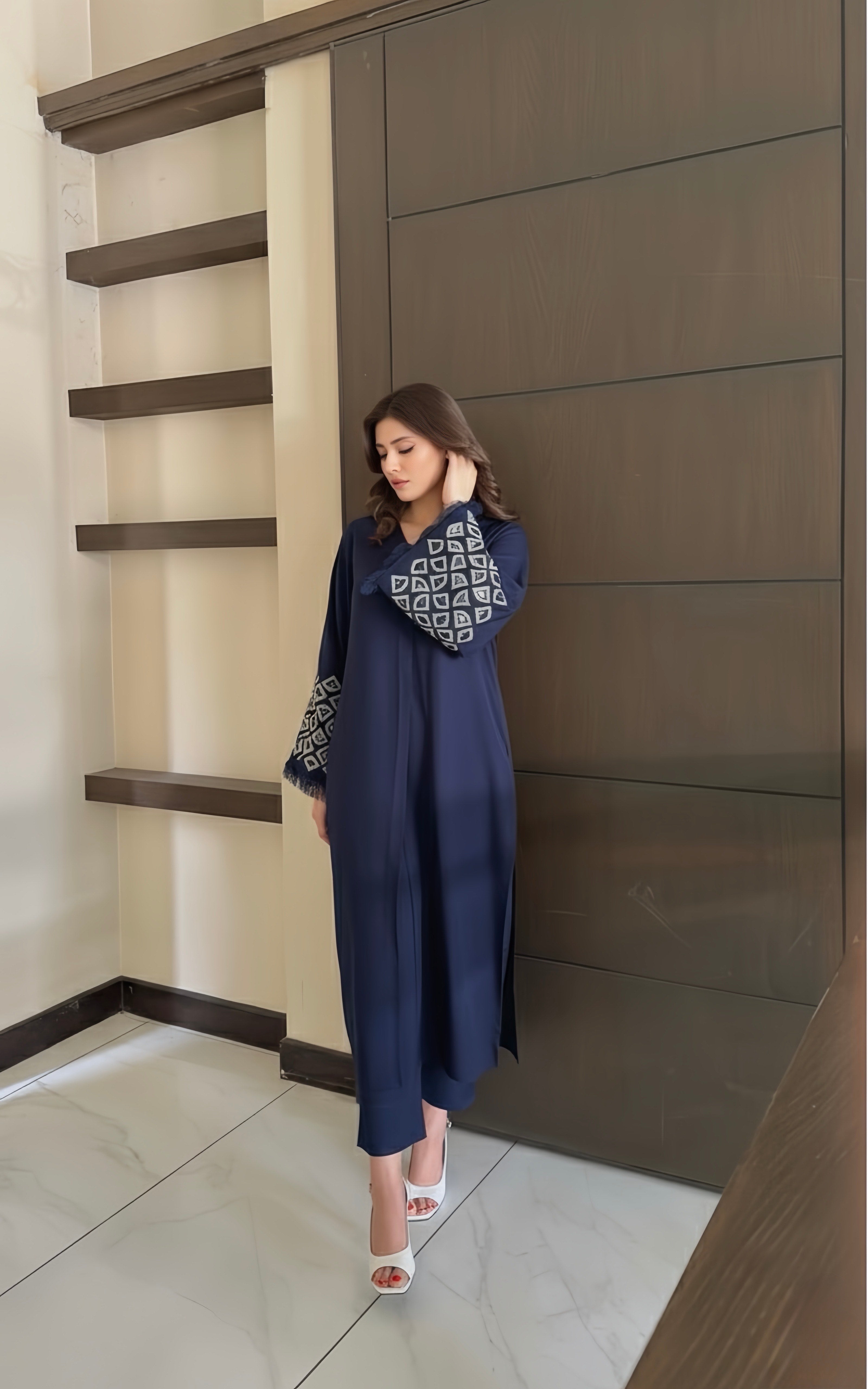 Pakistani women’s clothing with delivery available to Dubai, Abu Dhabi, and across the UAE, as well as to Doha, Qatar, Australia, the UK, and the USA