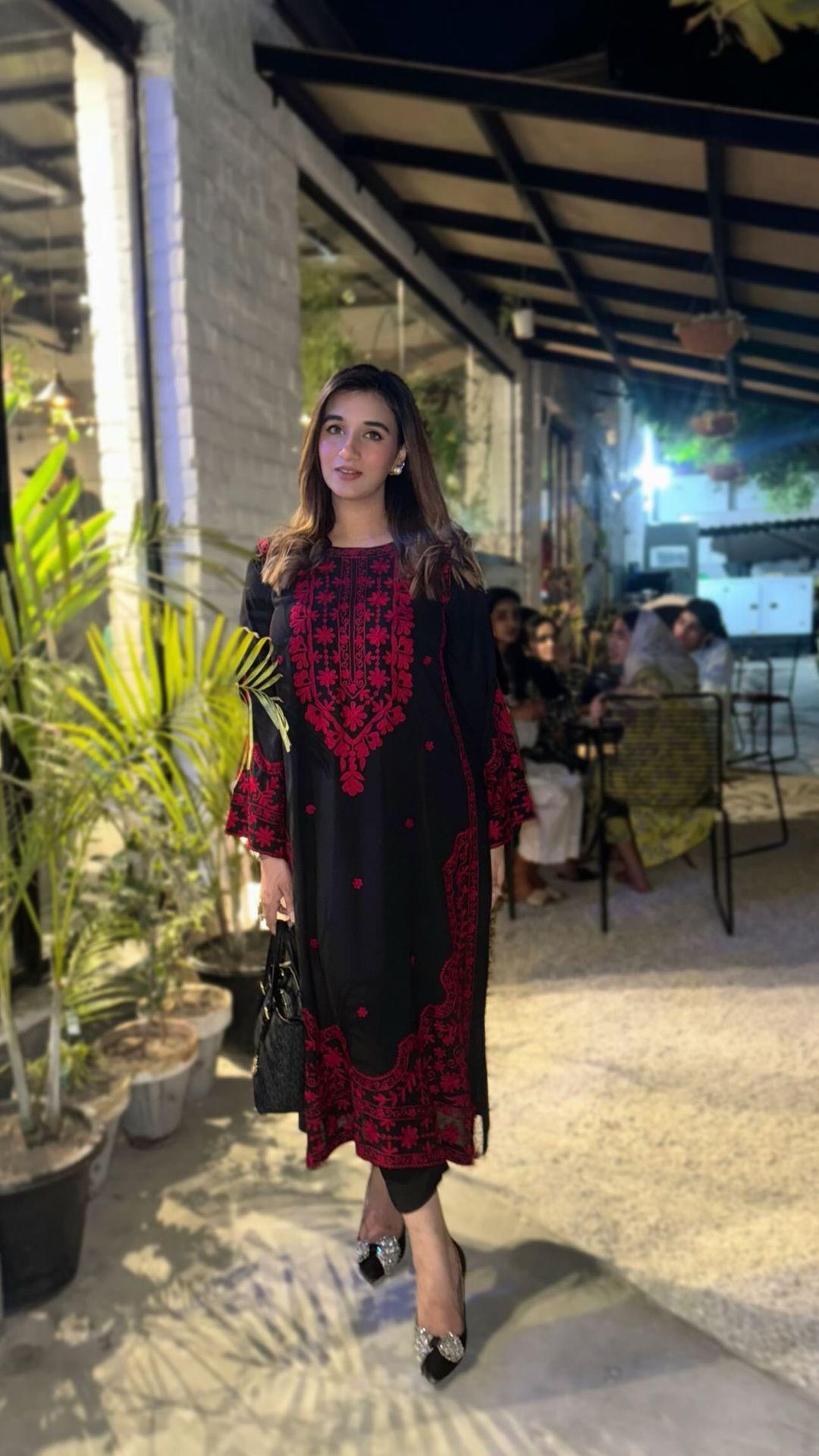 Red Embroidered two pc Momina Ammar Red Embroidered two pc Momina Ammar