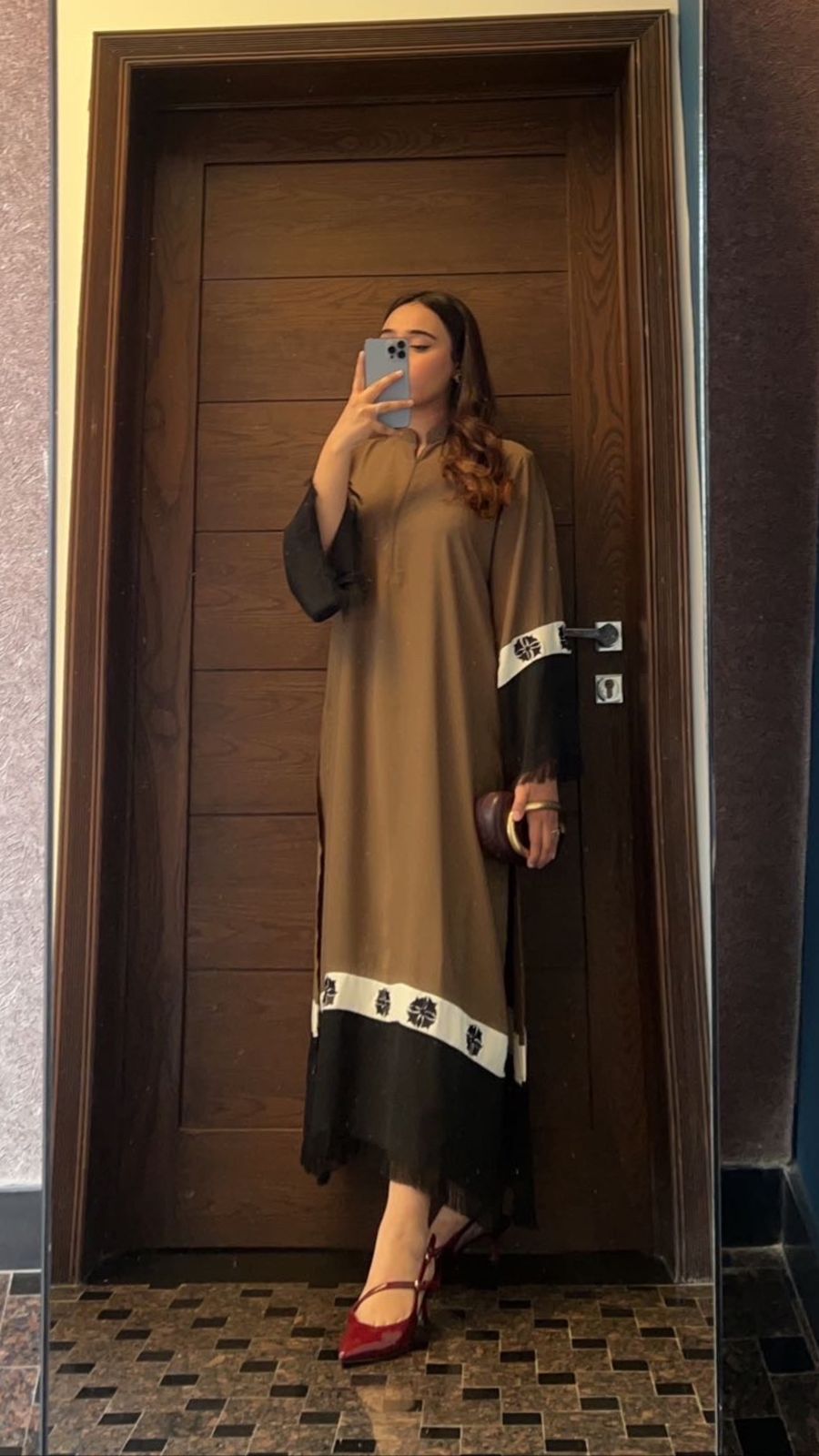 Pakistani women’s clothing with delivery available to Dubai, Abu Dhabi, and across the UAE, as well as to Doha, Qatar, Australia, the UK, and the USA