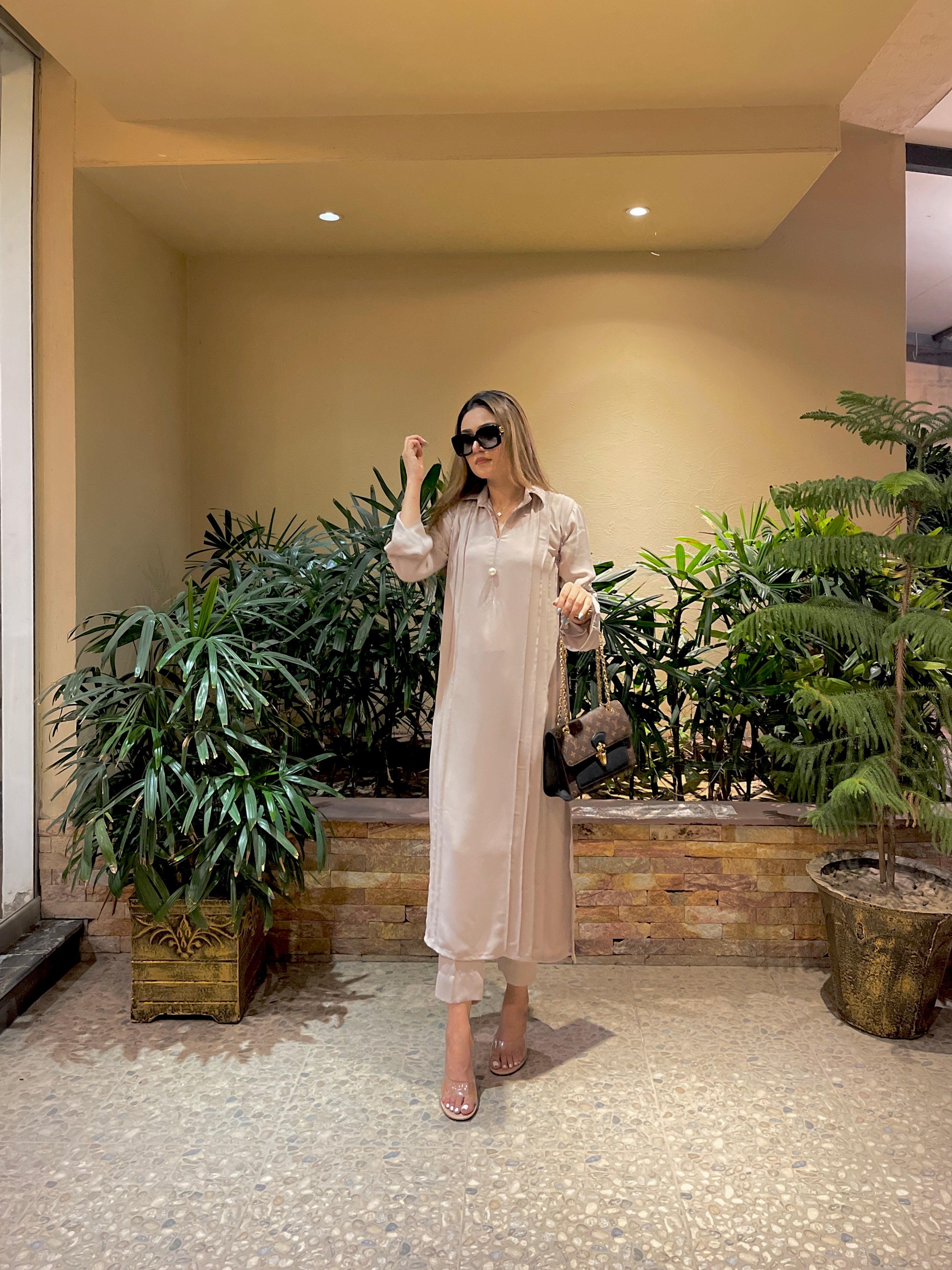 Woody Almond Sleeves Flower Momina Ammar