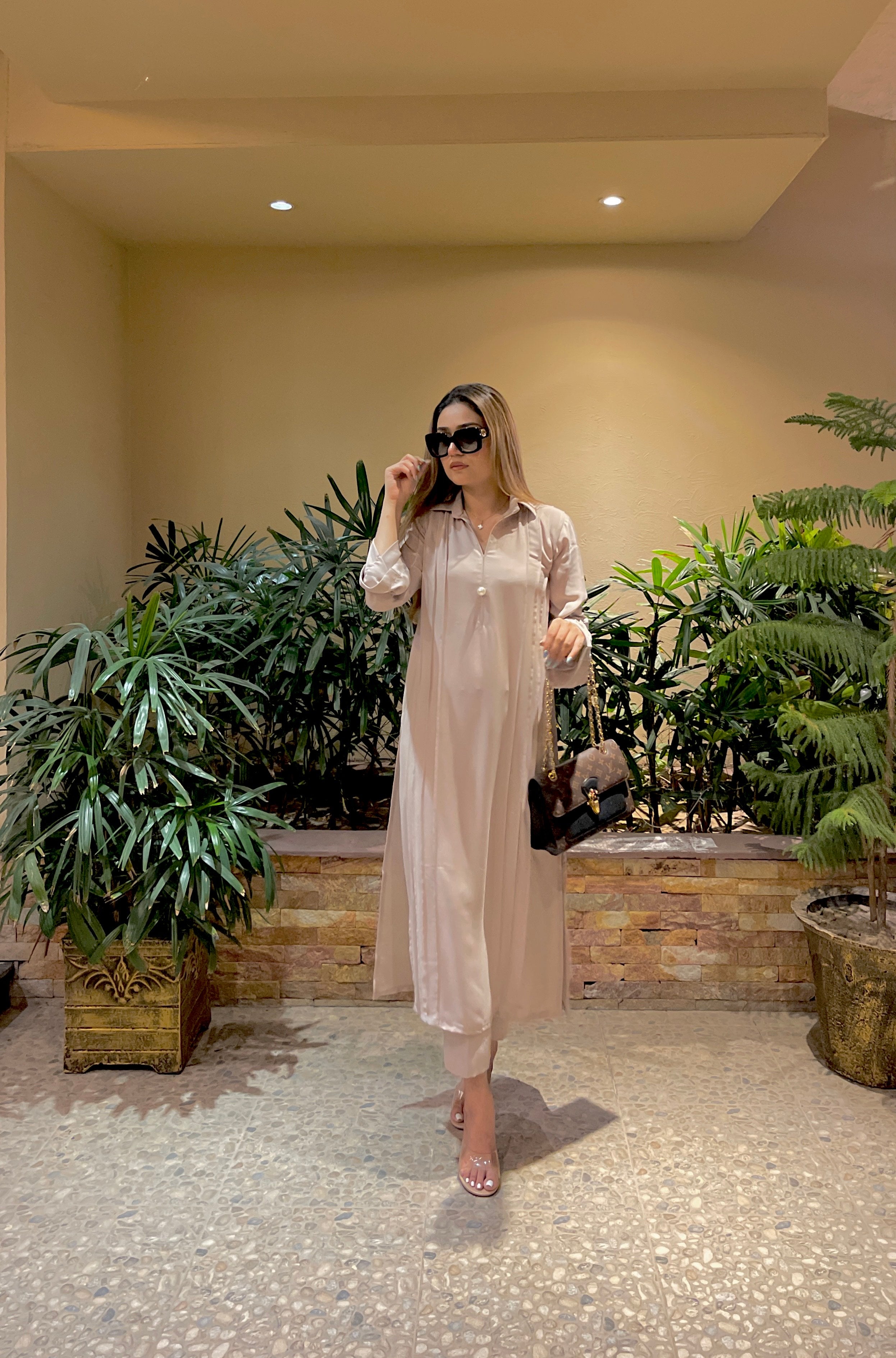 Woody Almond Sleeves Flower Momina Ammar