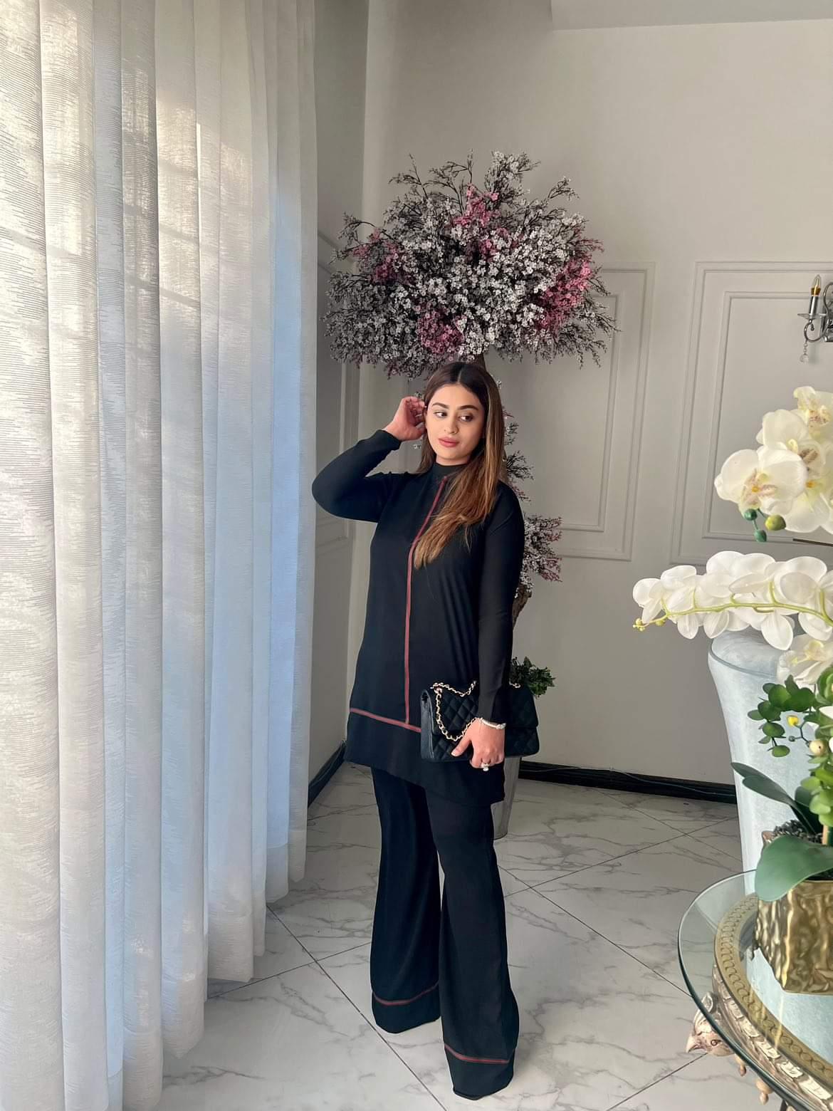 Black Co-ord set offering by "Pakistan best online Clothing brand Momina Ammar"
Ship to Uk
Tunic clothes 
Tunic clothing
Tunic shirts
Tunic pant suits
Tunic two pc
