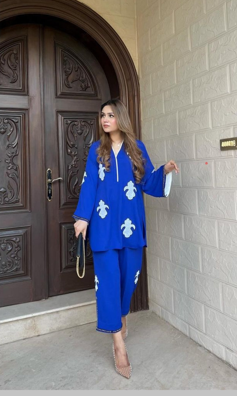 Dubai Delivery 
UAE shipping 
UAE delivery 
Dubai Shipping 
Pakistani brand delivery to UAE and UK
Royal blue Colour,
Formal,semi formal,momina Ammar,
Georgette fabric 