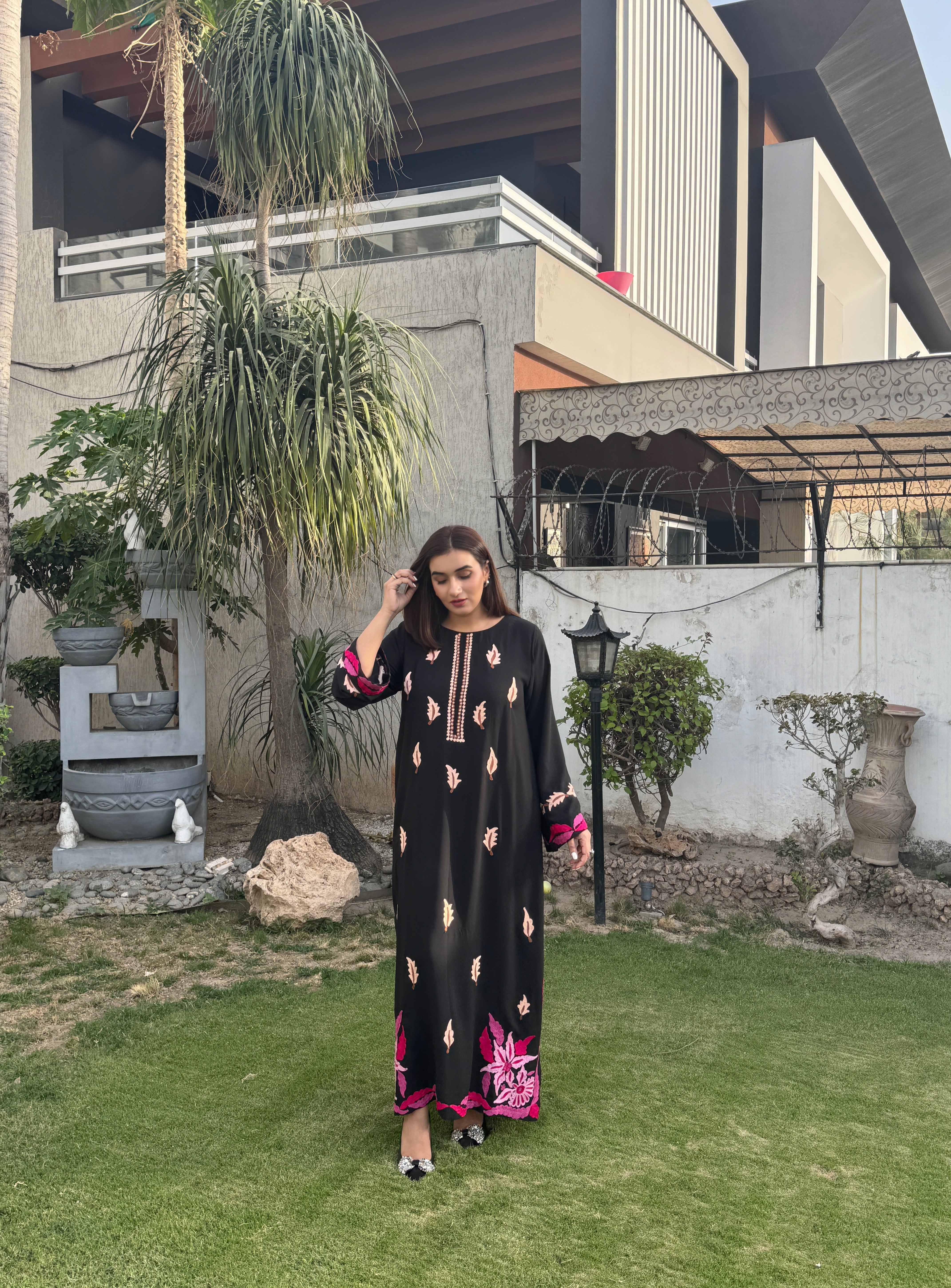 Threaded embroidery kaftan