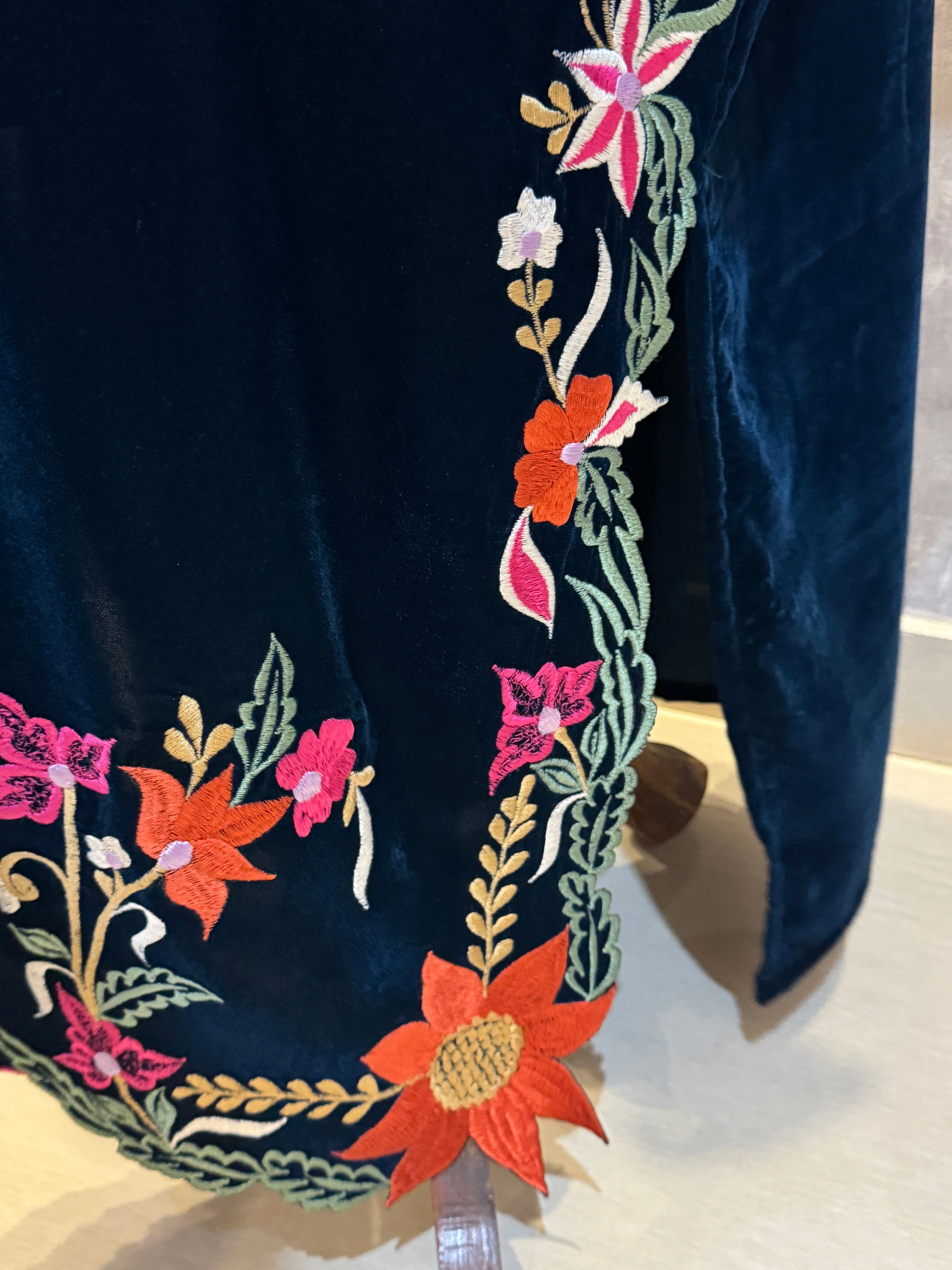 Zinc Embroidered kaftan