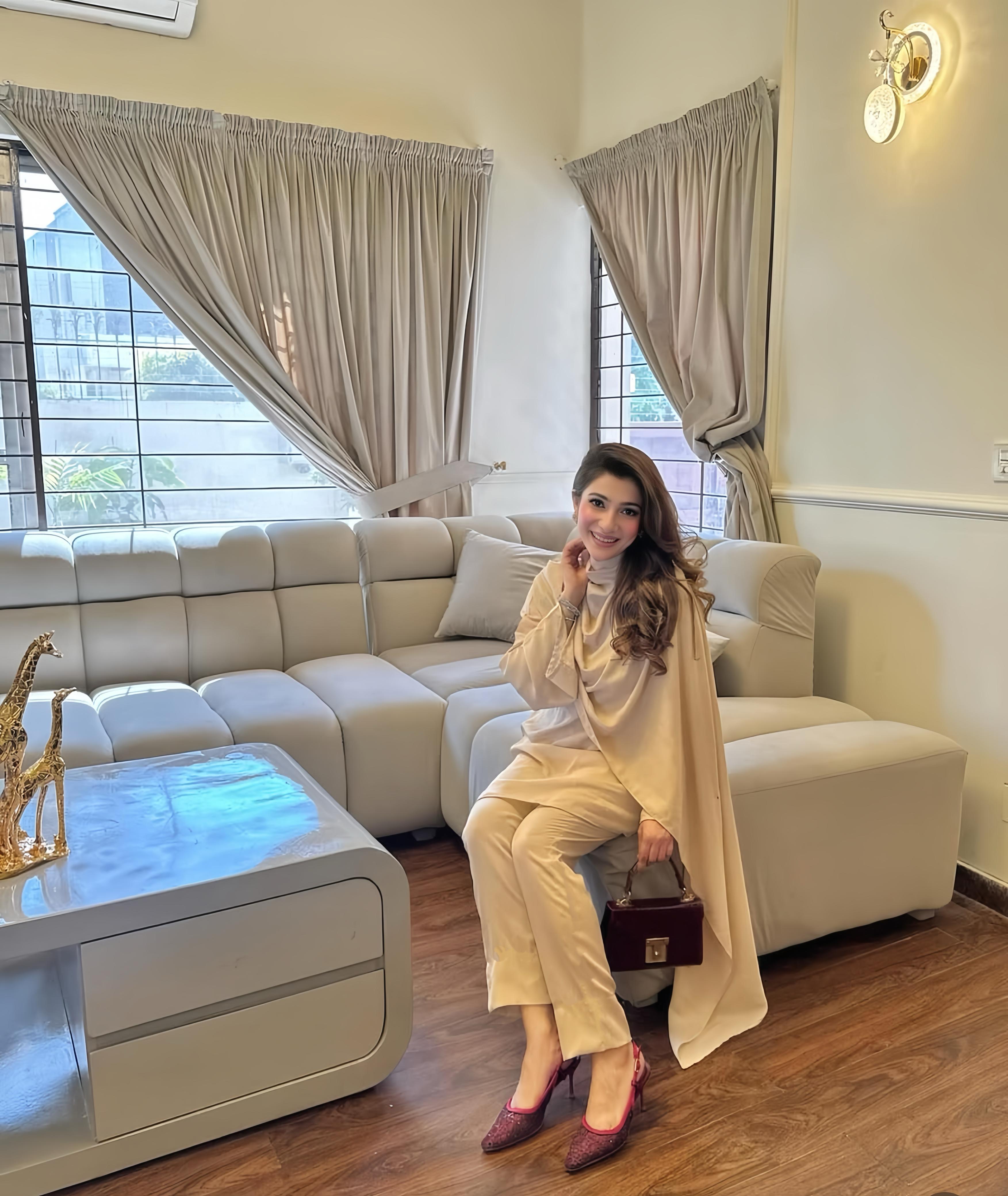 Light beige Drape