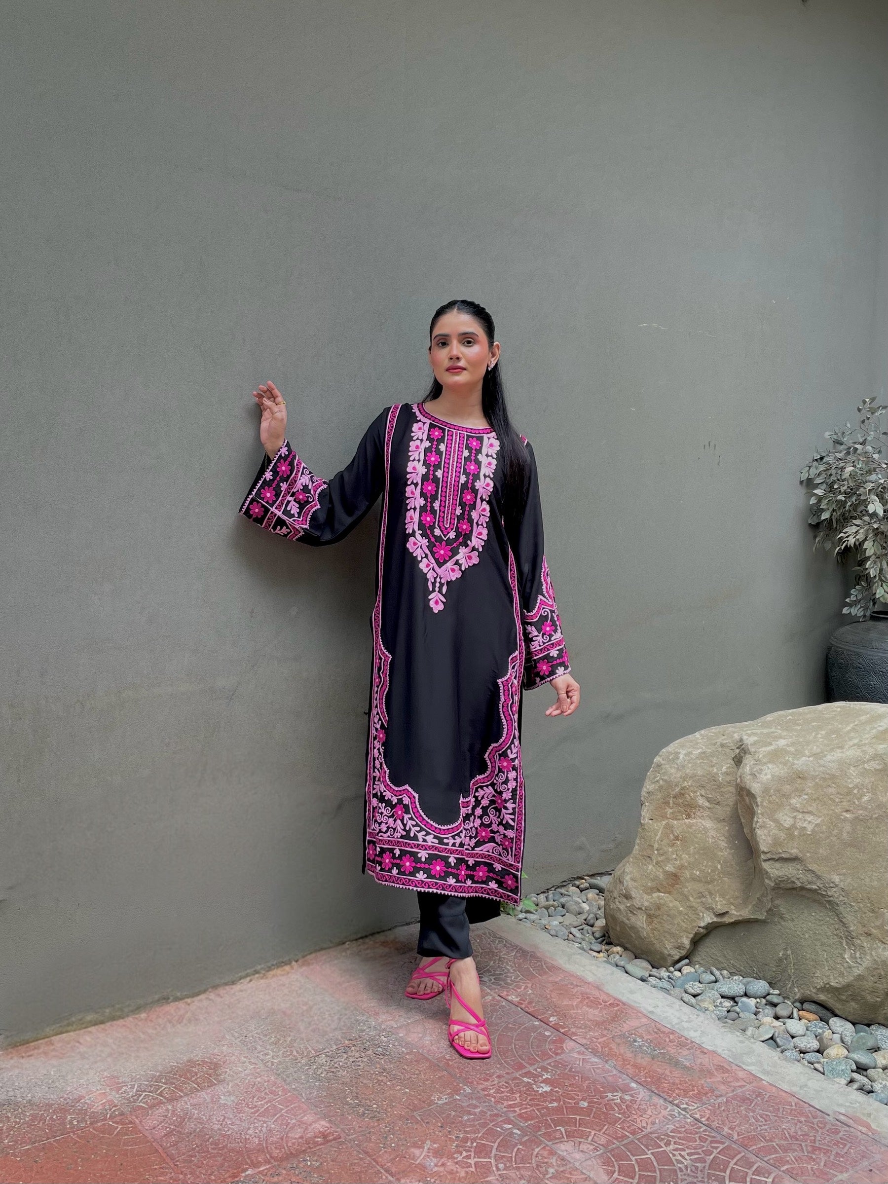 Model wearing black georgette embroidered designer kurta with vibrant pink and multicolour floral threadwork by Momina Ammar Clothing, a luxury Pakistani brand offering party wear and luxury pret outfits with worldwide delivery to UAE, UK, USA, and Canada.
Luxury georgette embroidered designer suit by Momina Ammar Clothing — premium lightweight georgette fabric with intricate embroidery, styled for party wear and elegant everyday looks, with worldwide delivery to UAE, UK, USA, and Canada.”